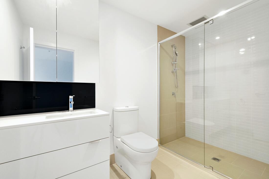 ensuite-bathroom-bathroom-fitter-bathroom-fitters-bathroom-fitting-services-doncaster-south-yorkshire-2_1